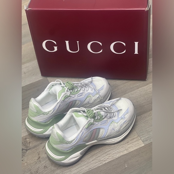 Women’s Gucci 2.0 Sneakers - Picture 4 of 5